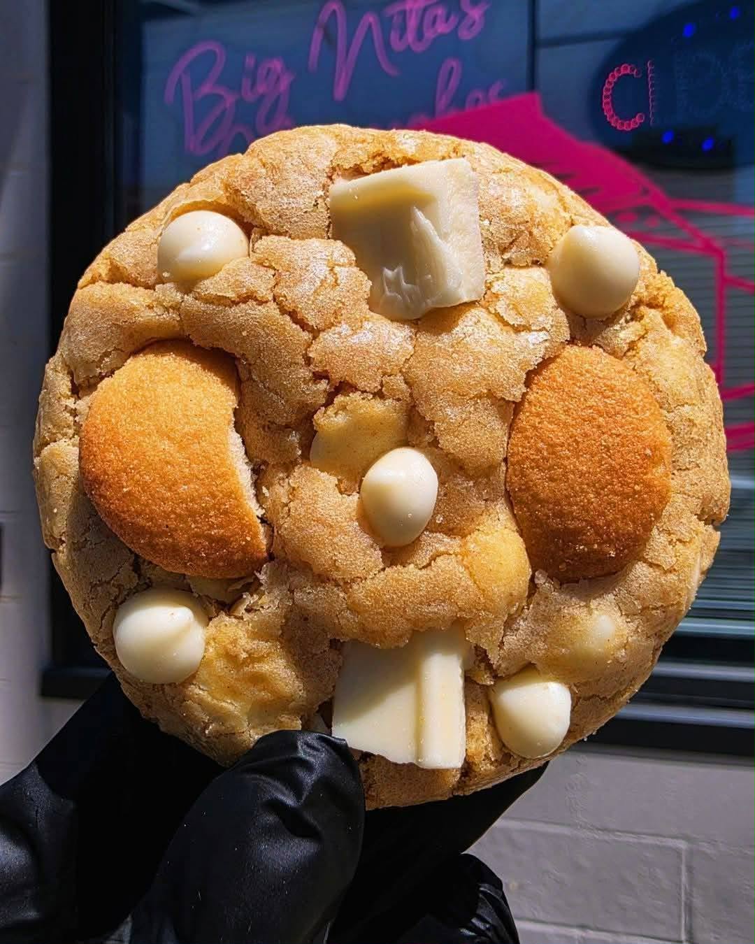 Banana-Pudding-Cheesecake-Filled-Cookie